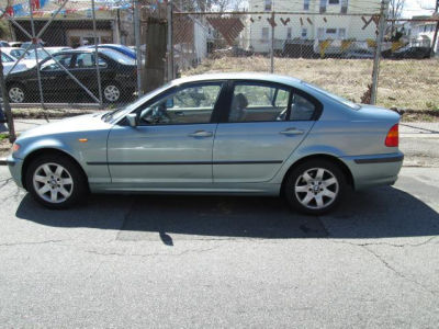 2002 BMW 325  xi
