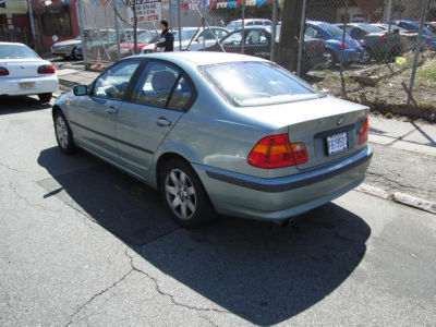 2002 BMW 325  xi