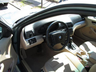 2002 BMW 325  xi