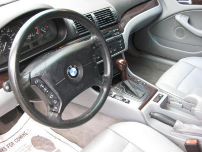 2003 BMW 325  i