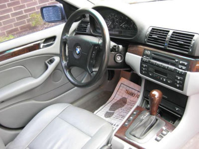 2003 BMW 325  i