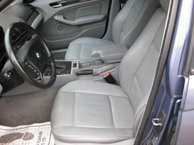 2003 BMW 325  i