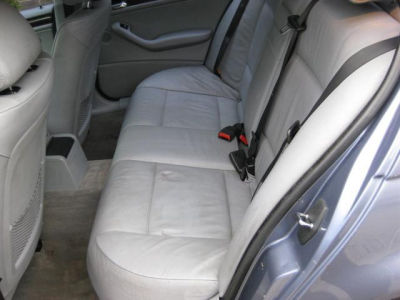 2003 BMW 325  i