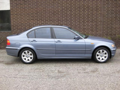 2003 BMW 325  i