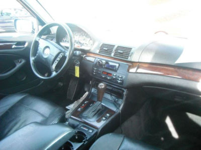 2004 BMW 325 xi