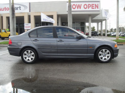 2001 BMW 325  xi