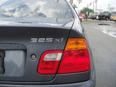 2001 BMW 325  xi