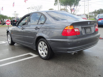 2001 BMW 325  xi