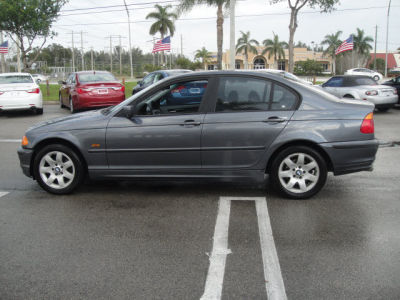 2001 BMW 325  xi