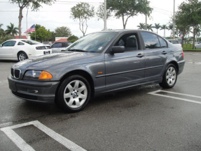 2001 BMW 325  xi