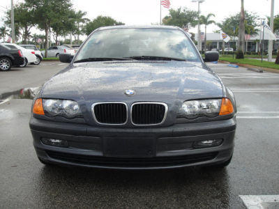 2001 BMW 325  xi