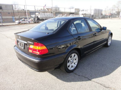 2003 BMW 325  xi