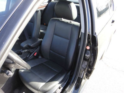 2003 BMW 325  xi