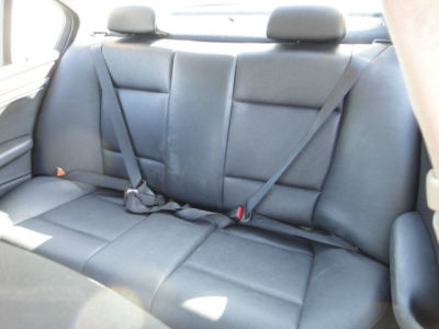 2003 BMW 325  xi