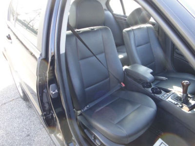 2003 BMW 325  xi