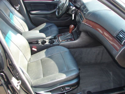 2003 BMW 325  xi