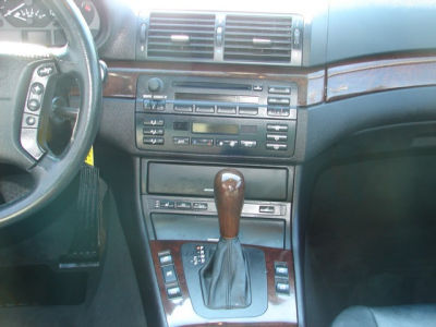 2003 BMW 325  xi