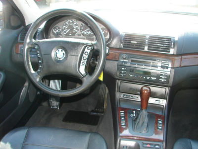 2003 BMW 325  xi