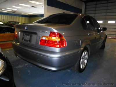 2005 BMW 325  xi
