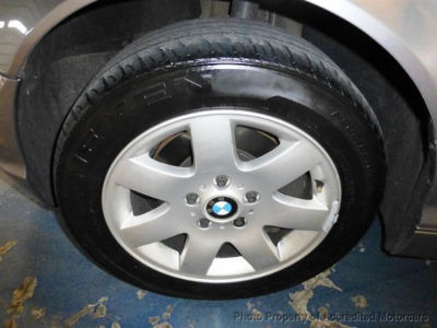 2005 BMW 325  xi