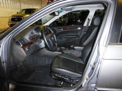 2005 BMW 325  xi