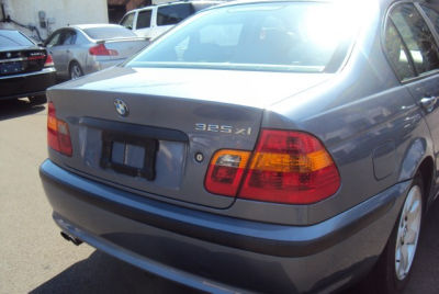 2003 BMW 325  xi
