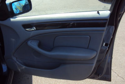 2003 BMW 325  xi