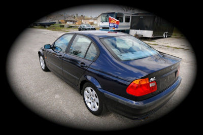 2001 BMW 325  i