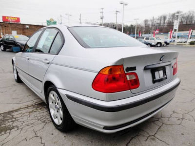 2001 BMW 325  i
