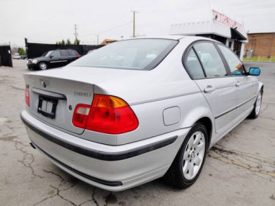 2001 BMW 325  i