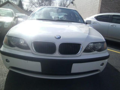 2004 BMW 325  xi