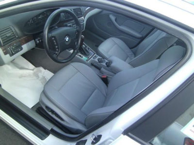2004 BMW 325  xi