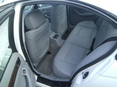2004 BMW 325  xi