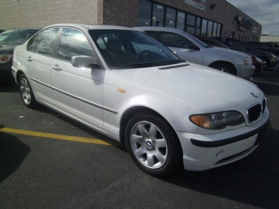 2004 BMW 325  xi