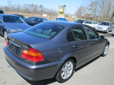 2003 BMW 325  i