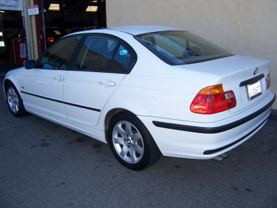 2001 BMW 325  i