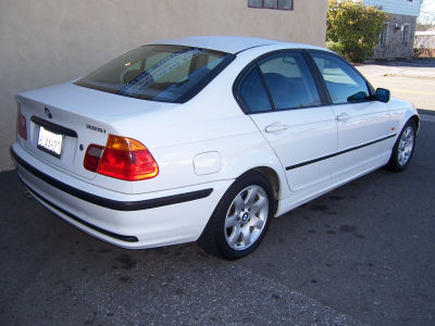 2001 BMW 325  i