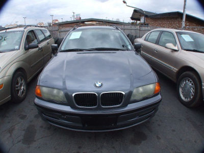 2001 BMW 325  i