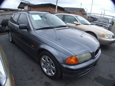 2001 BMW 325  i