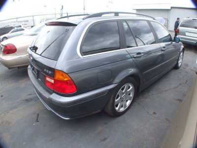 2001 BMW 325  i