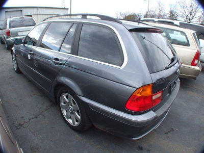 2001 BMW 325  i