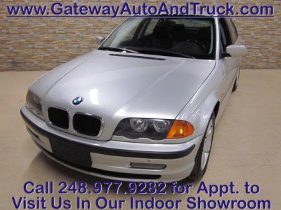 2001 BMW 325  xi