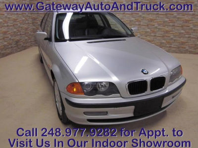2001 BMW 325  xi