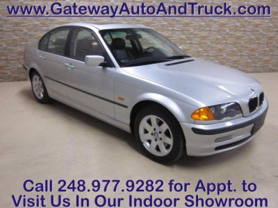 2001 BMW 325  xi
