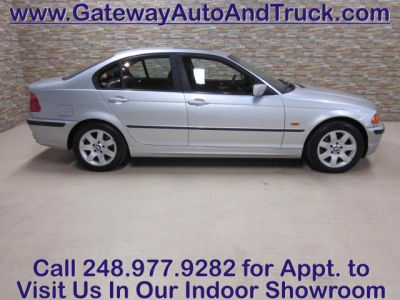 2001 BMW 325  xi