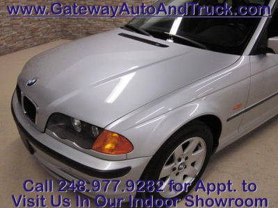 2001 BMW 325  xi