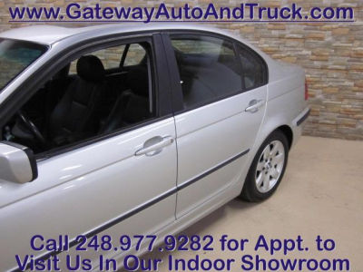 2001 BMW 325  xi