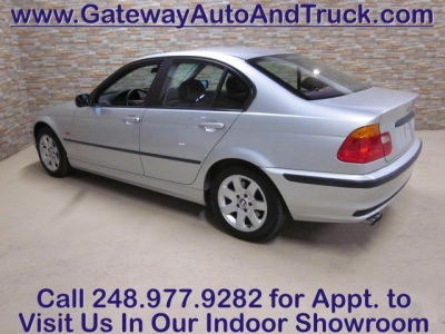 2001 BMW 325  xi