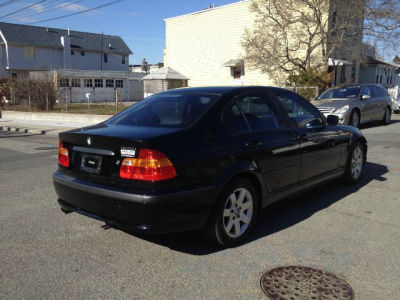 2002 BMW 325  i