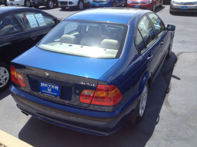 2003 BMW 325  i